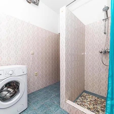 Awesome In Okrug Gornji With Wifi * Trogir