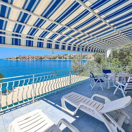 Awesome In Okrug Gornji With Wifi