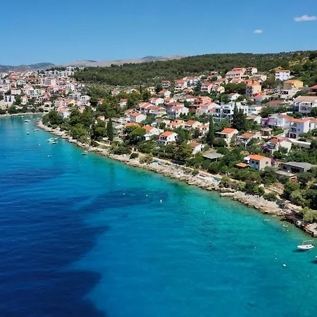 Lovely In Okrug Gornji With Wifi *