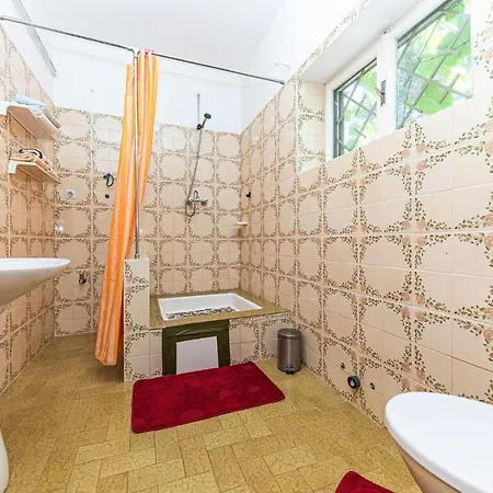 Awesome In Okrug Gornji With Wifi 別荘