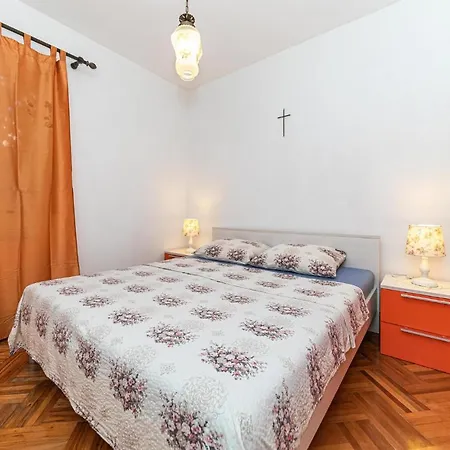 別荘 Awesome In Okrug Gornji With Wifi トロギール