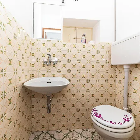 Nyaraló Awesome In Okrug Gornji With Wifi *