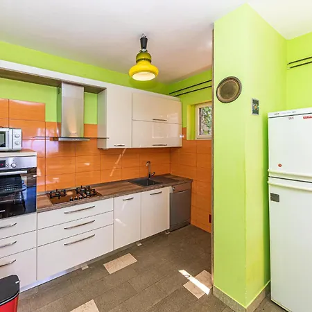 Awesome In Okrug Gornji With Wifi Trogir