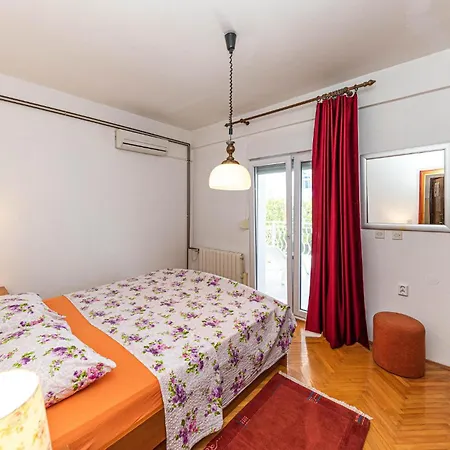 Awesome In Okrug Gornji With Wifi 別荘