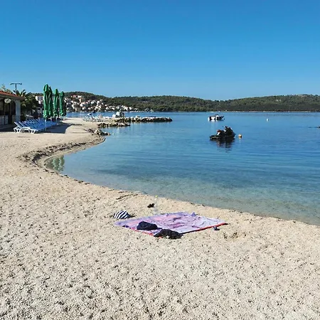 Awesome In Okrug Gornji With Wifi