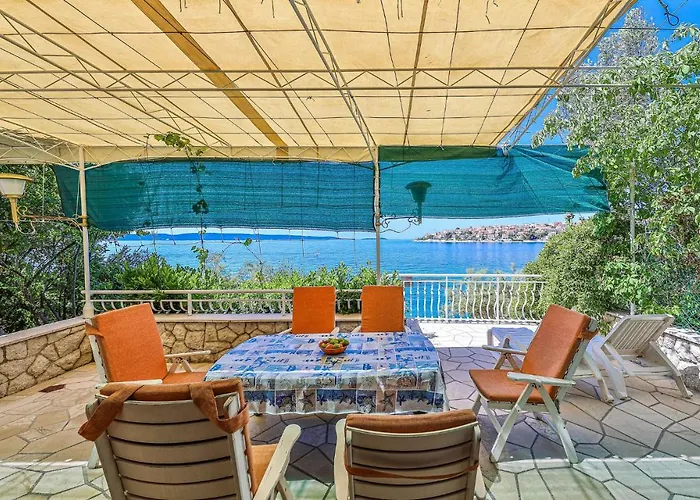 Holiday home Awesome In Okrug Gornji With Wifi