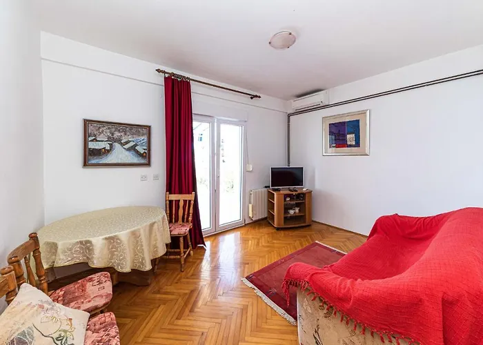 Holiday home Awesome In Okrug Gornji With Wifi