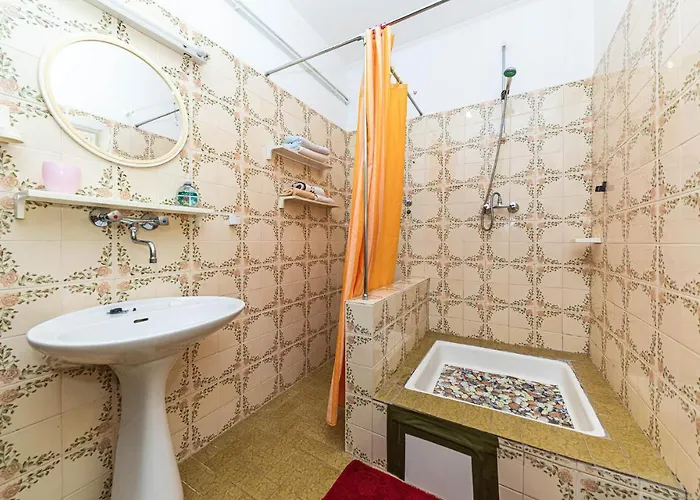 Awesome In Okrug Gornji With Wifi * Trogir
